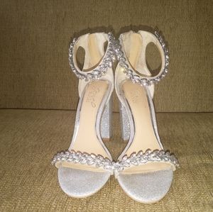 Badgley Mischka Silver Glitter Jeweled Shoes Size 7